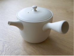 急須　白　かわいい　chanoma 常滑焼急須