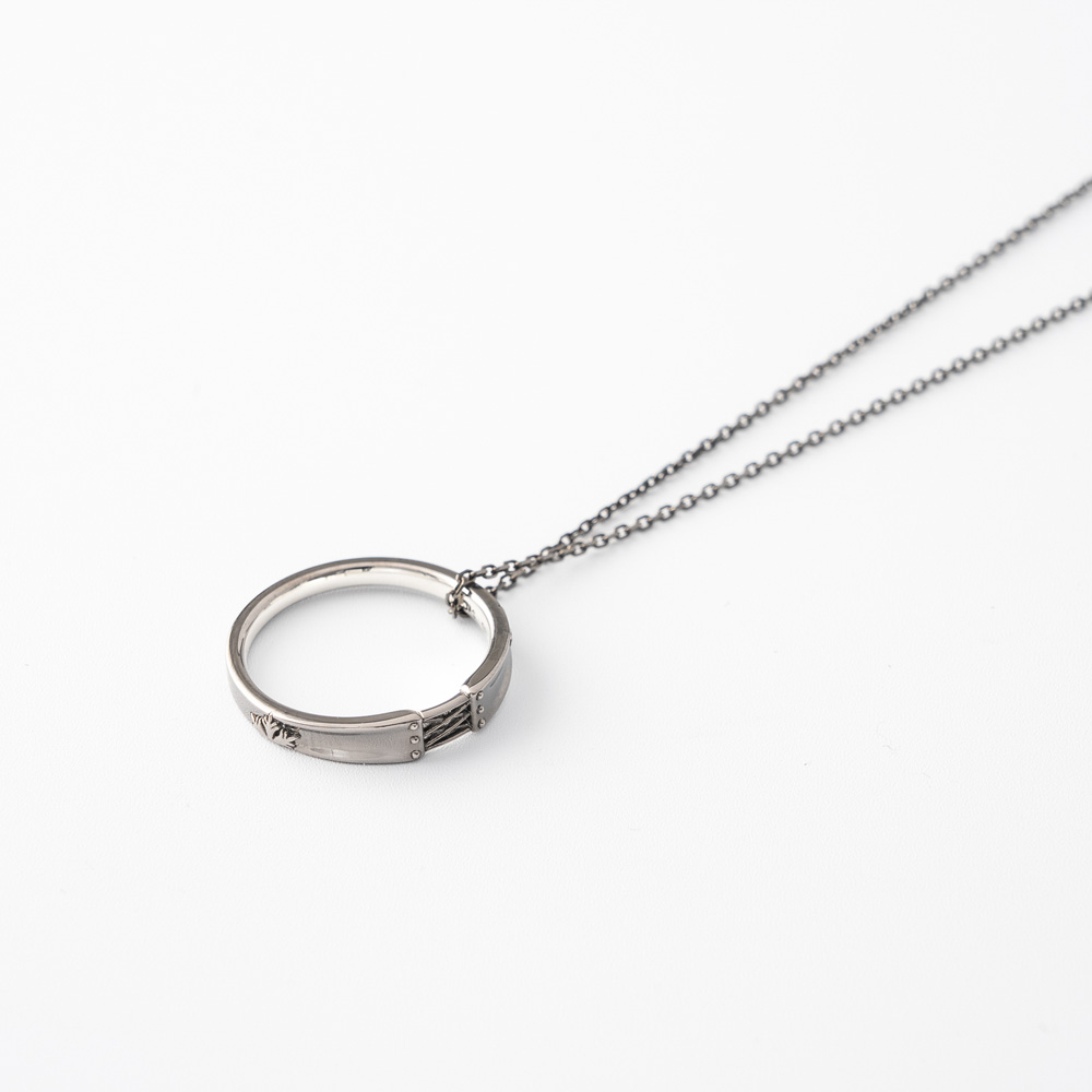 WHITE ALBUM2　リングネックレス　Kazusa　プラチナ（ブラックコーティング）