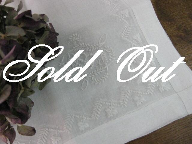 イニシャル刺繍入りハンカチーフ（Ｂ）