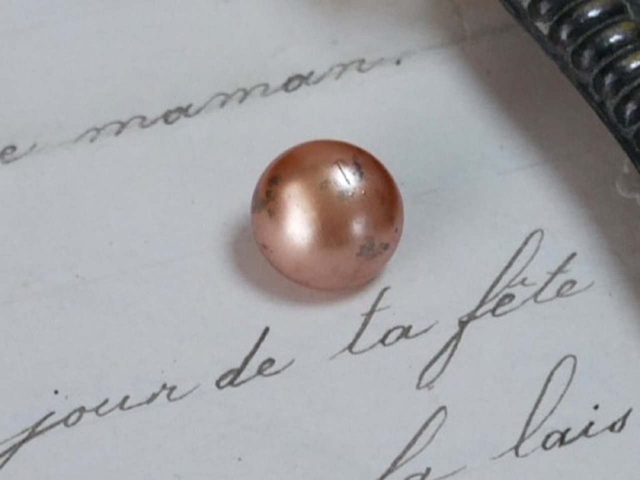 フランスヴィンテージアプリコットピンクパールボタン（直径0.7～0.9cm）
