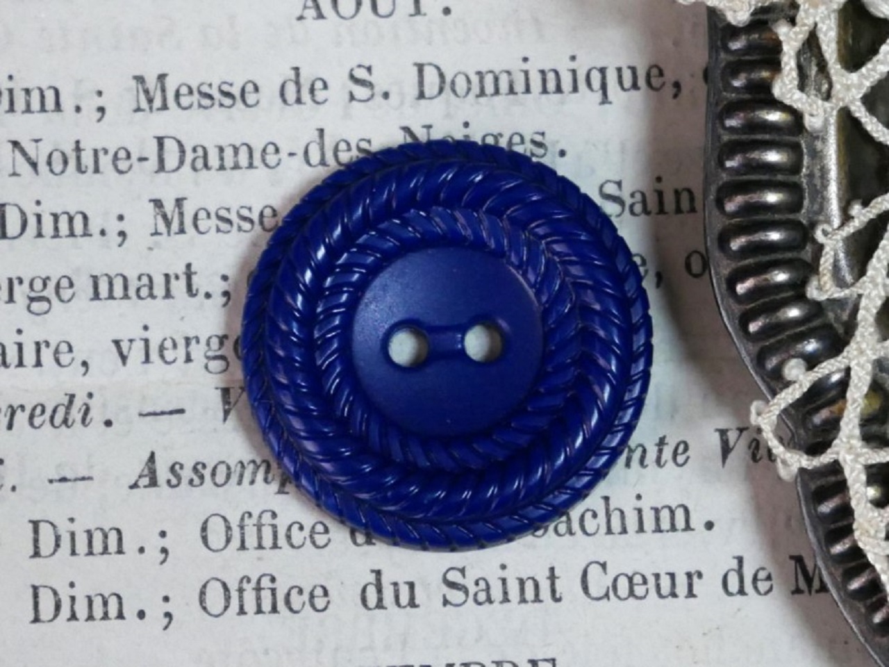 フランスアンティークプラスチックボタン（ネイビーブルーP55）