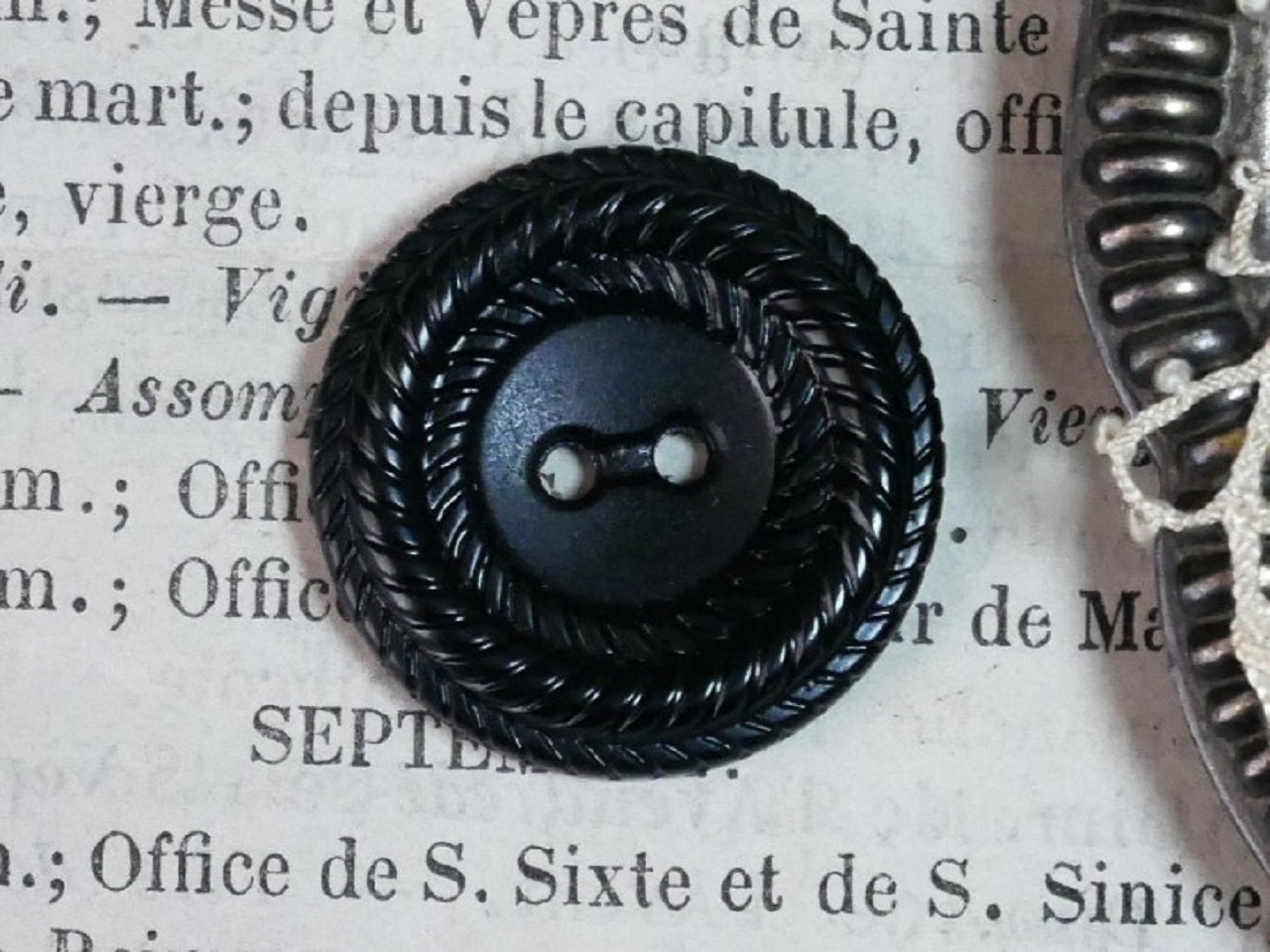 フランスアンティークプラスチックボタン（ブラックP57）