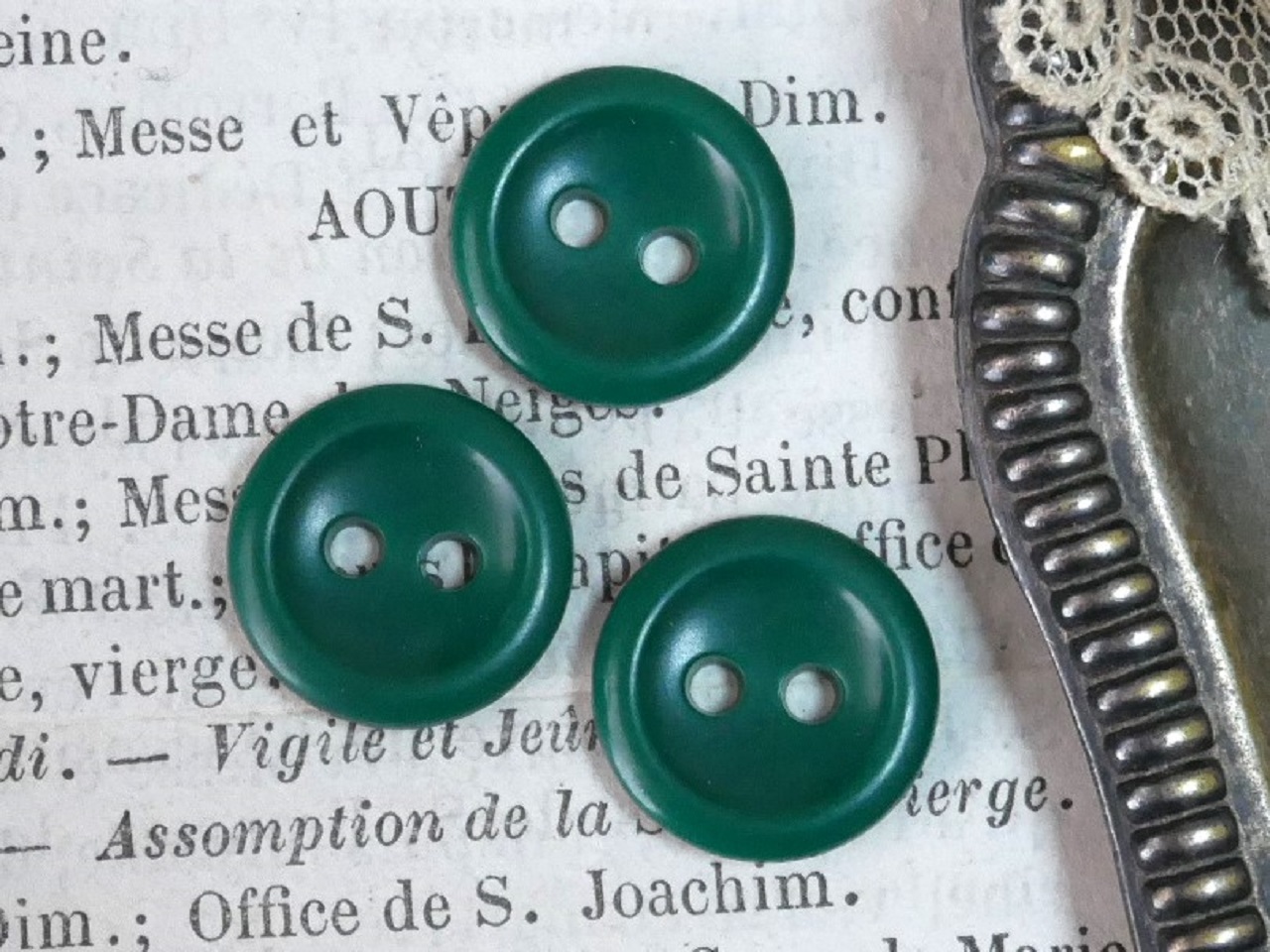 フランスプティプラスチックボタン3個セット（グリーン）