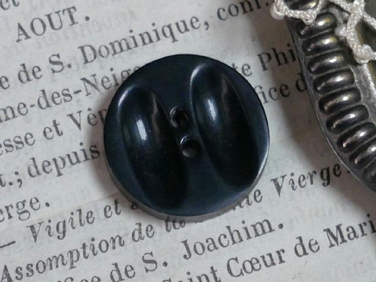 フランスヴィンテージブラックデザインボタン（直径1.8cm）