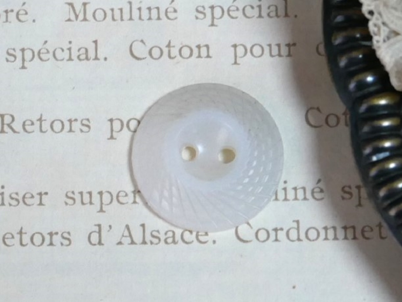 フランスプラスチックデザインボタンS（クリアホワイト /T1）