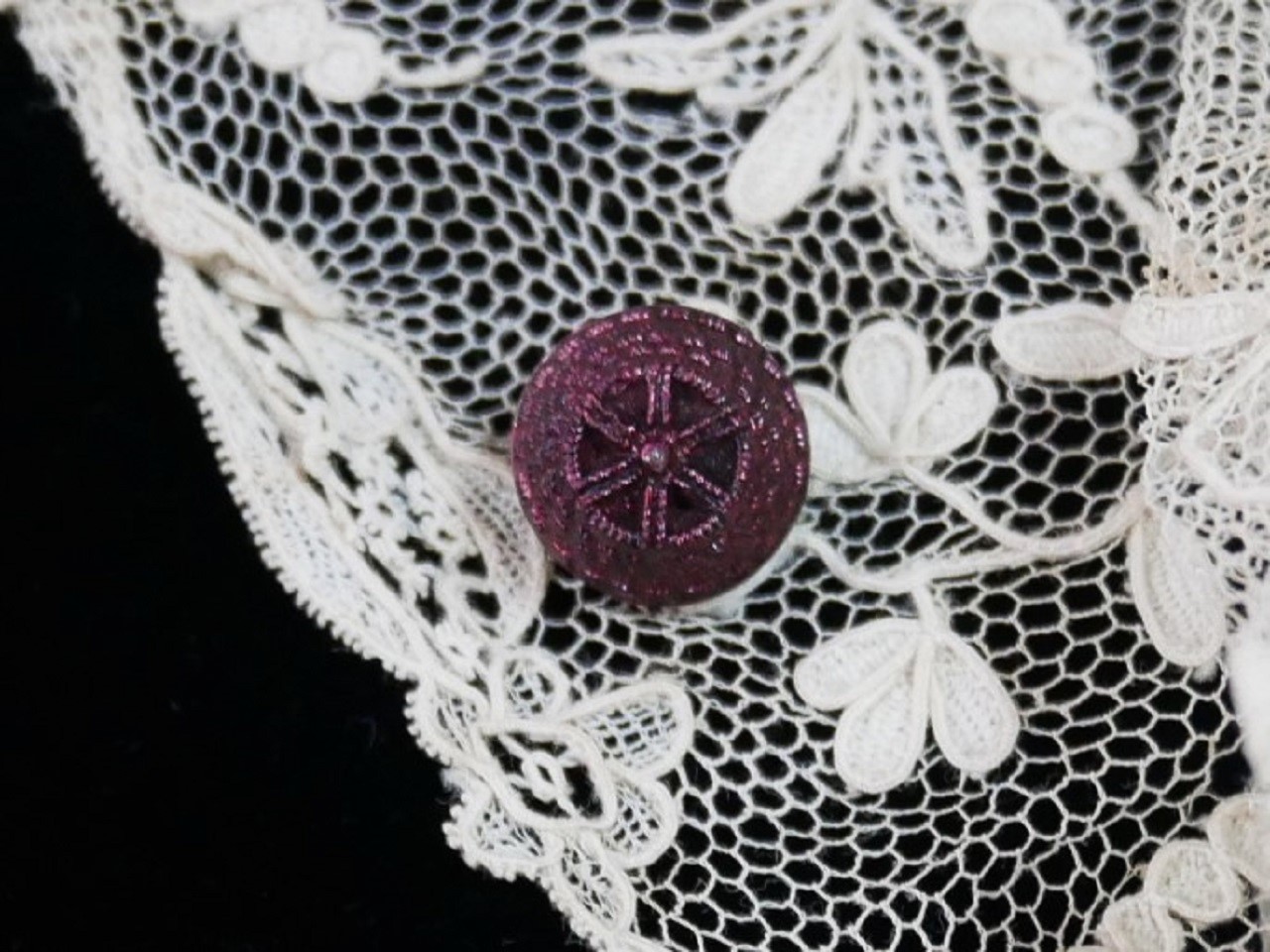 フランスアンティークメタルプティボタン（ボルドー）