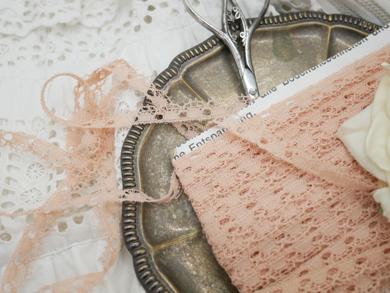 細身スカラップアプリコットピンクレース（カット販売）