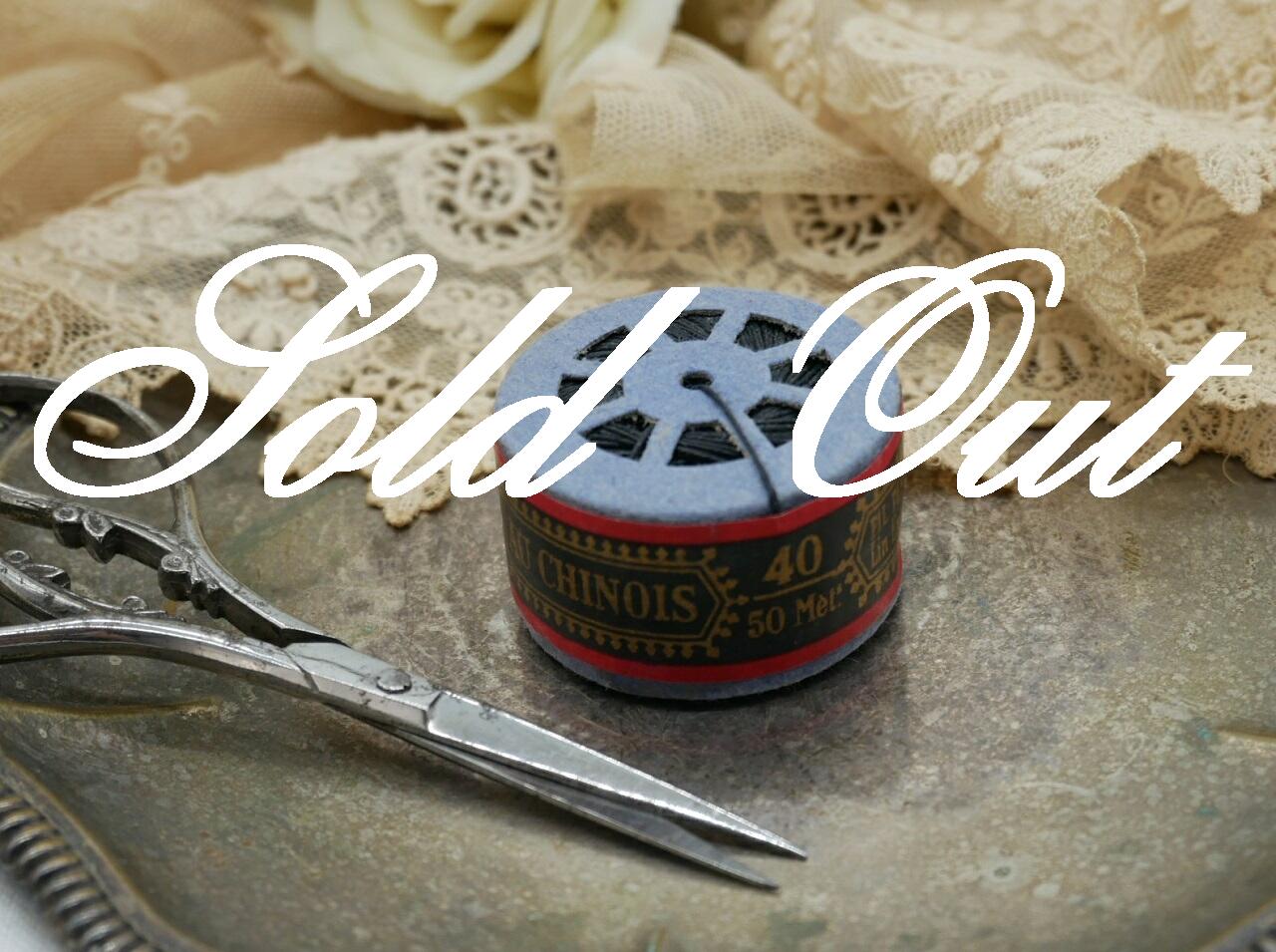 フランスアンティークケース入りブラックボビン（FIL AU CHINOIS）A