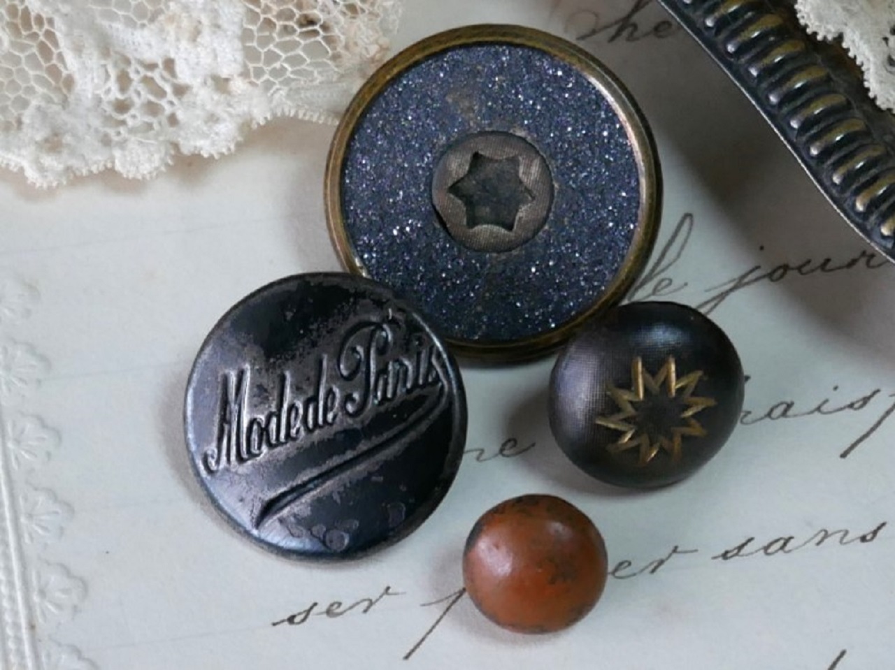 フランスアンティークメタルデザインボタン4個セット