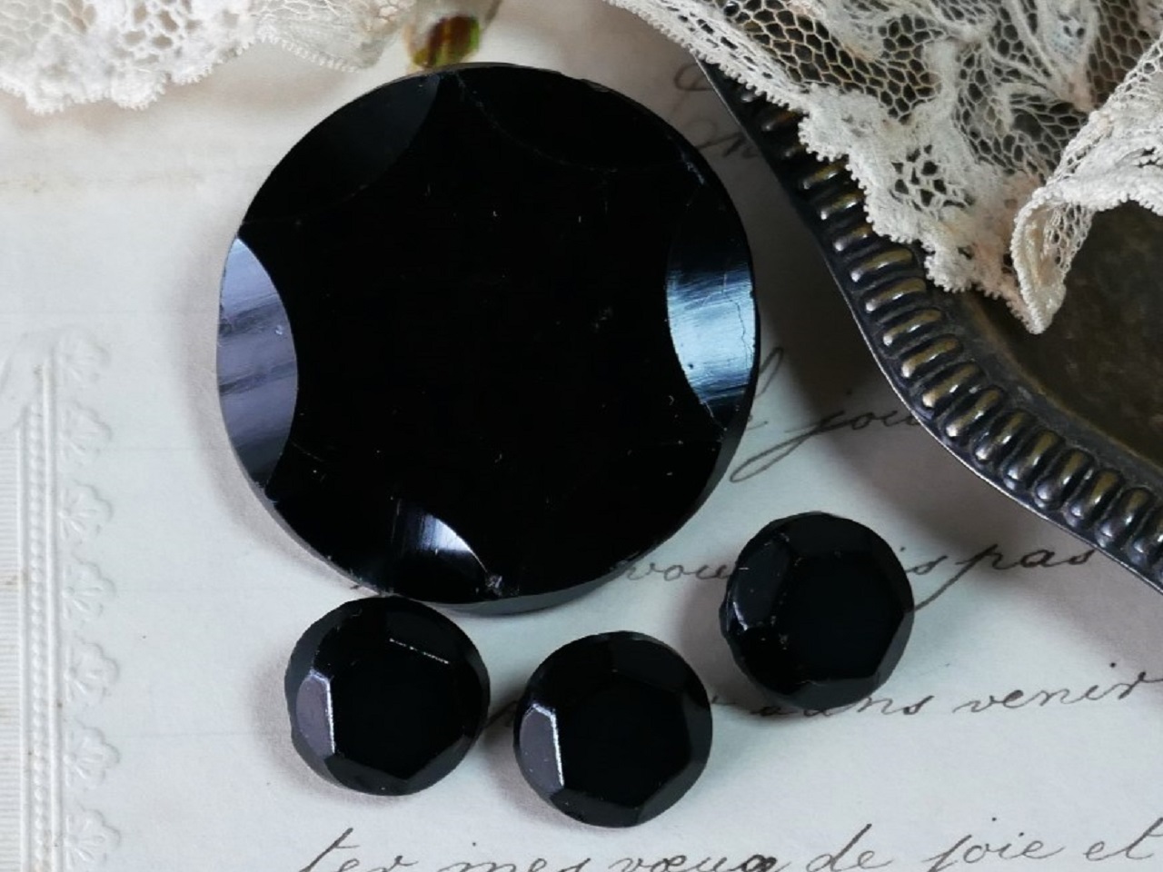 フランスアンティークフレンチジェットカットボタン4個セット