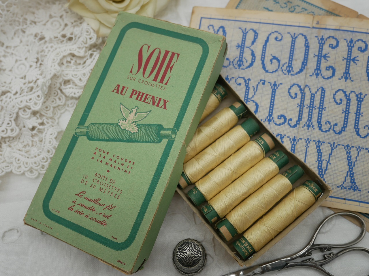 フランスアンティークボックス入りミニシルク糸巻きセットJAUNE