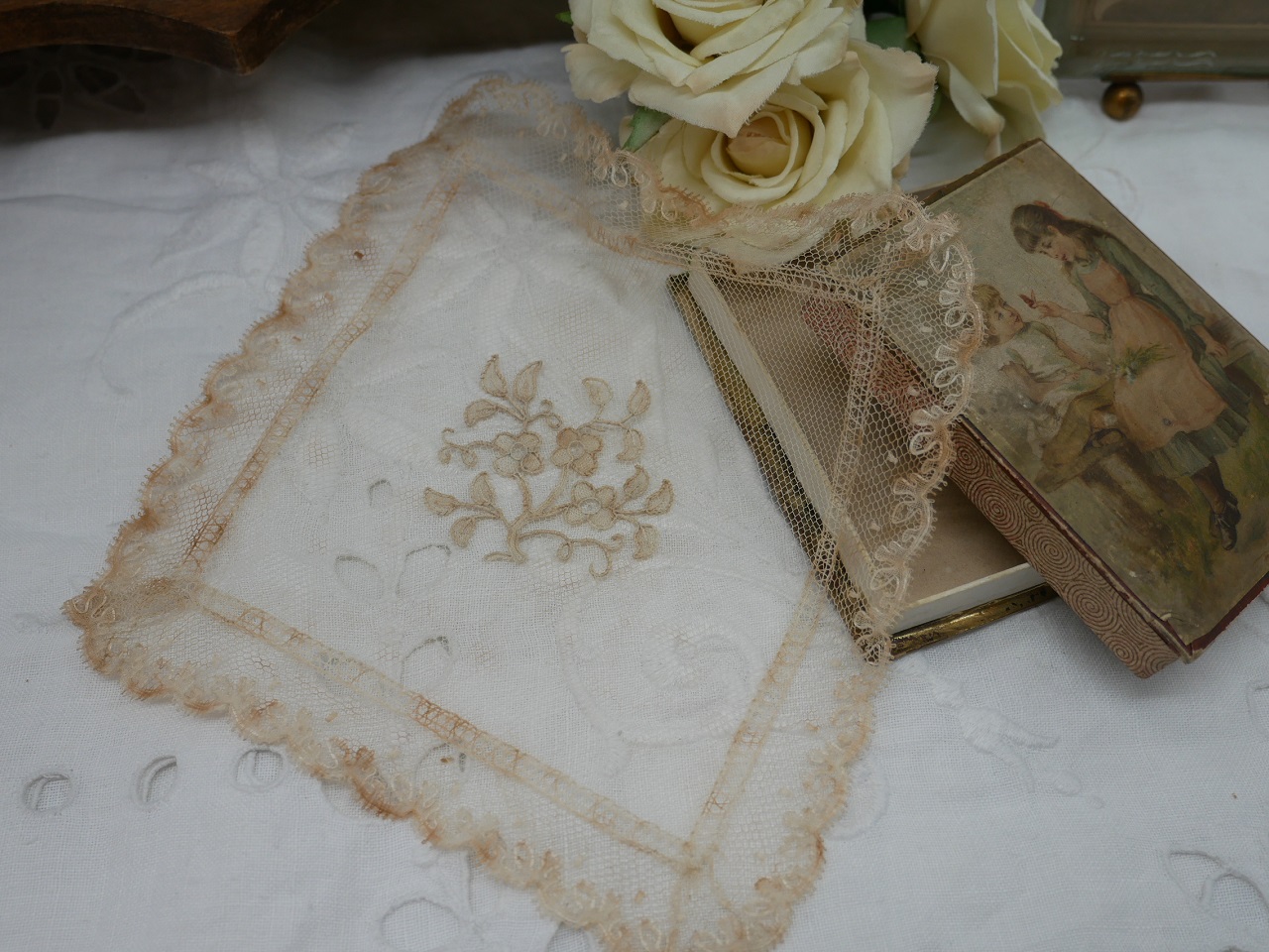 フランスアンティークモチーフレース
