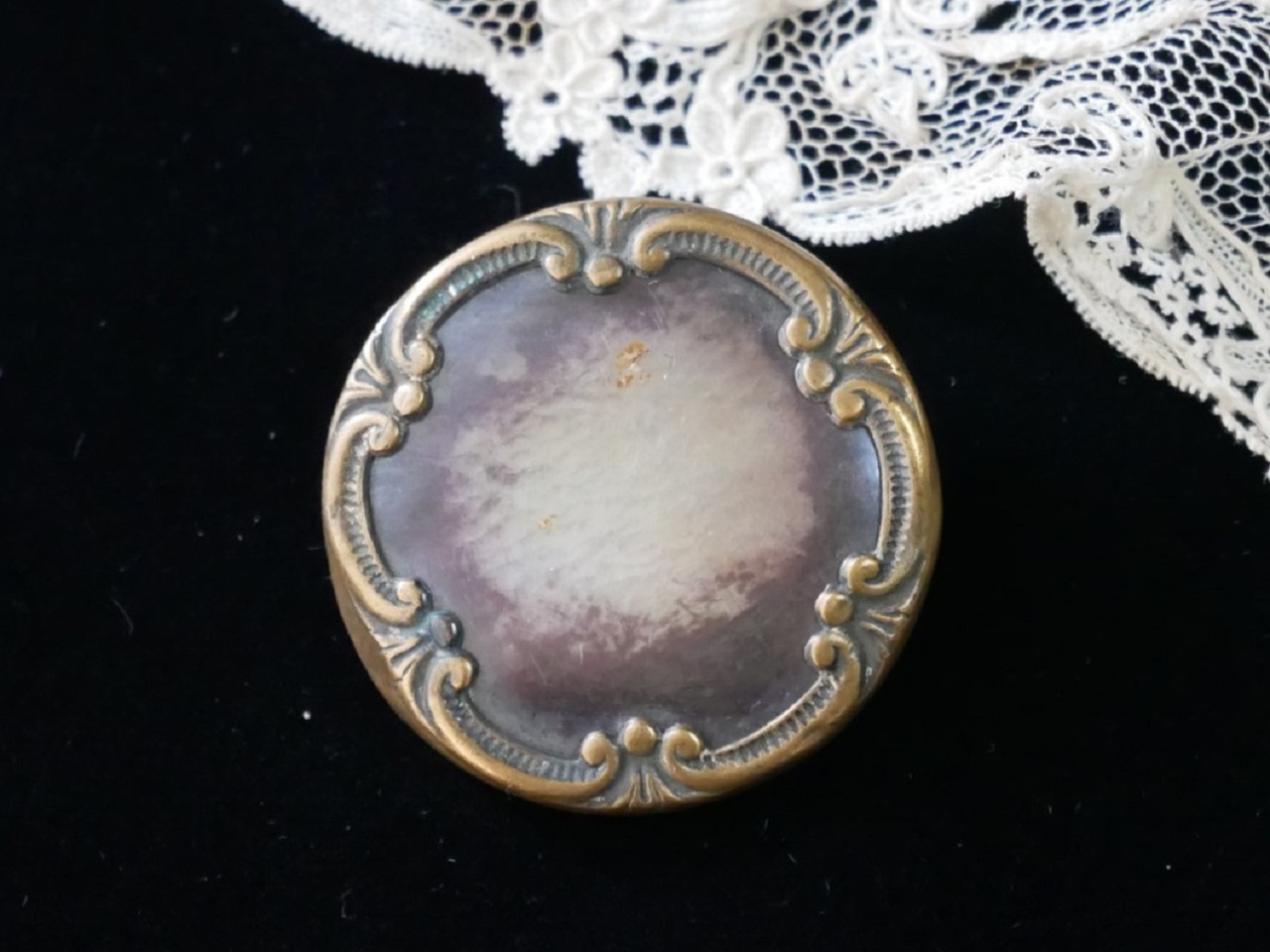 フランスアンティークA.P&Cie Parisメタル&黒蝶貝ボタン（直径2.8cm）