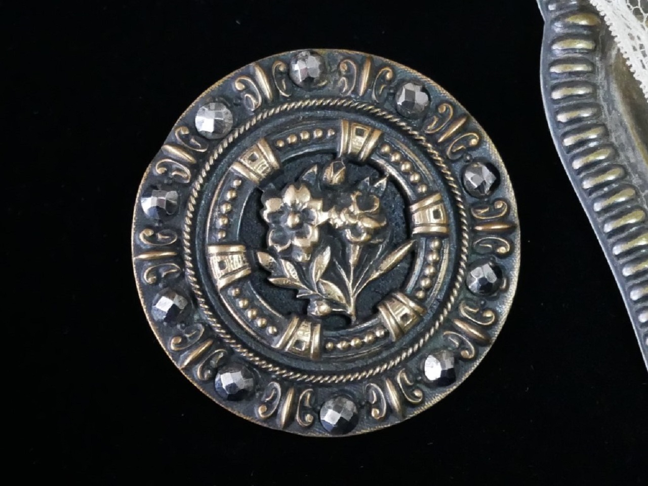 フランスアンティークカットスチール付きデザインメタルボタン