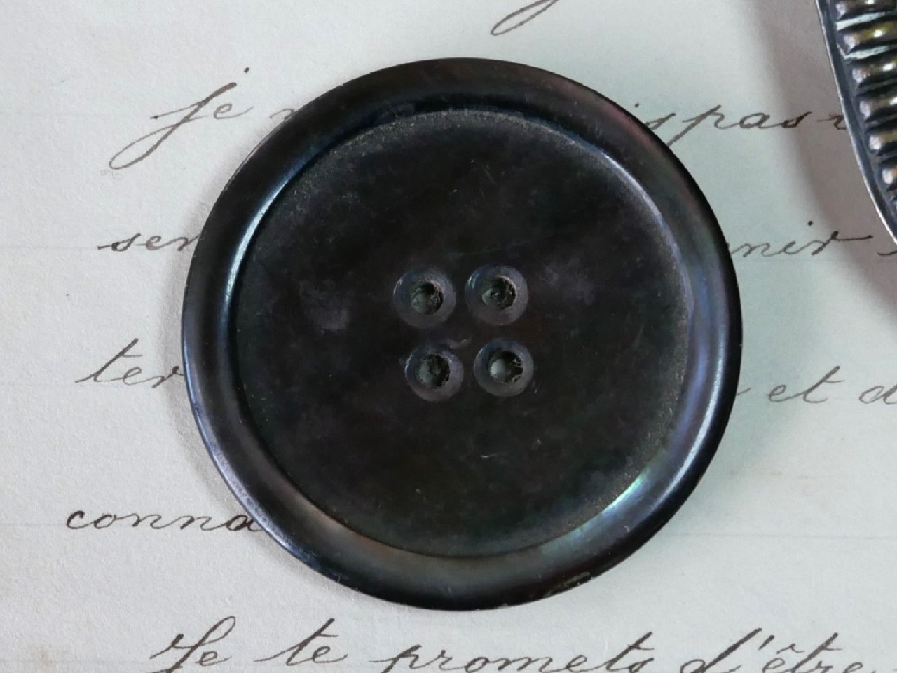 フランスアンティーク黒蝶貝ボタン（直径3.5cm）