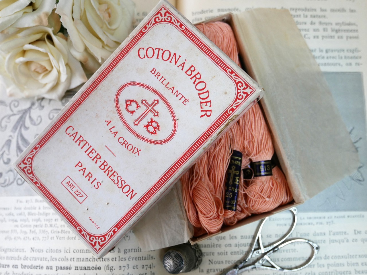 アンティークCARTIER-BRESSONボックス入り刺繍糸セット513