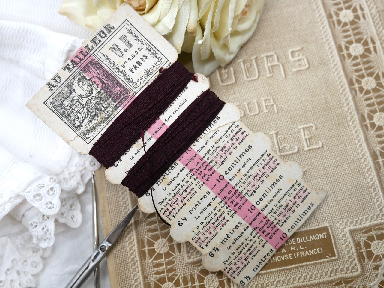 フランスアンティークVF社製紙製台紙シルク糸巻きD