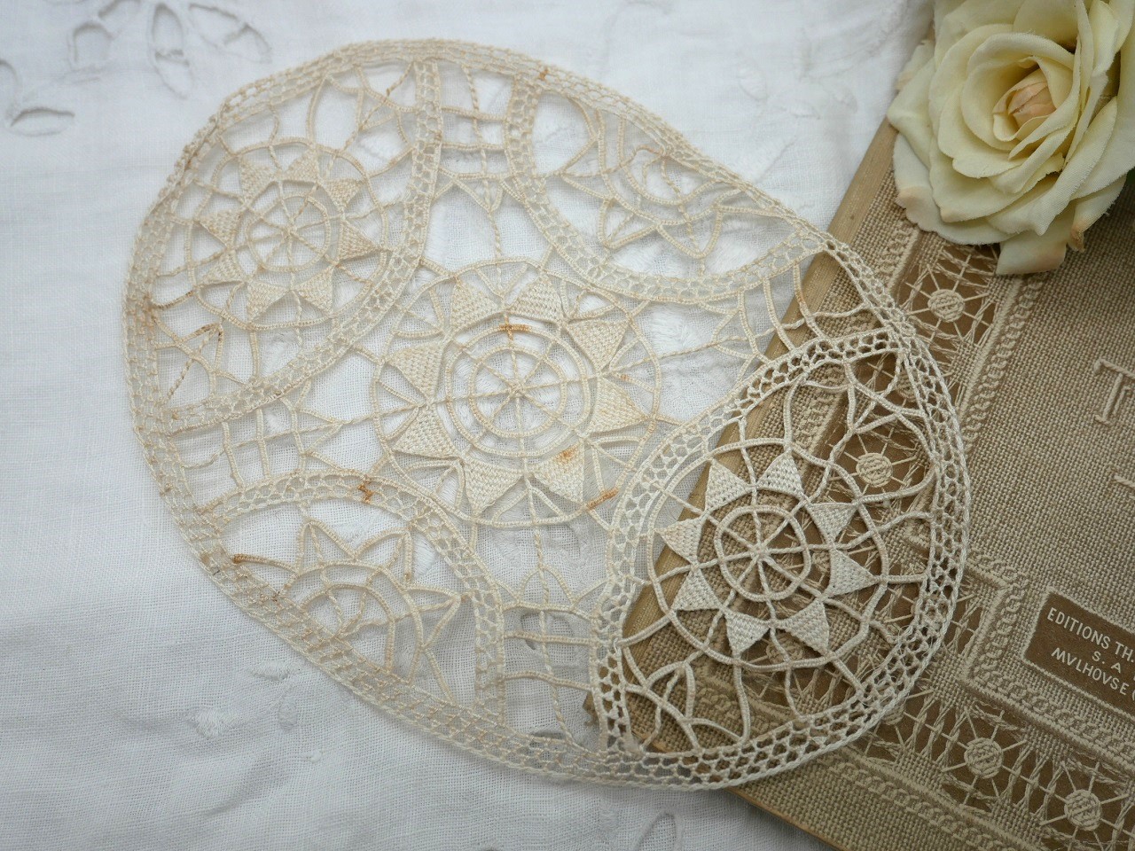 フランスアンティークオーバルモチーフレース C