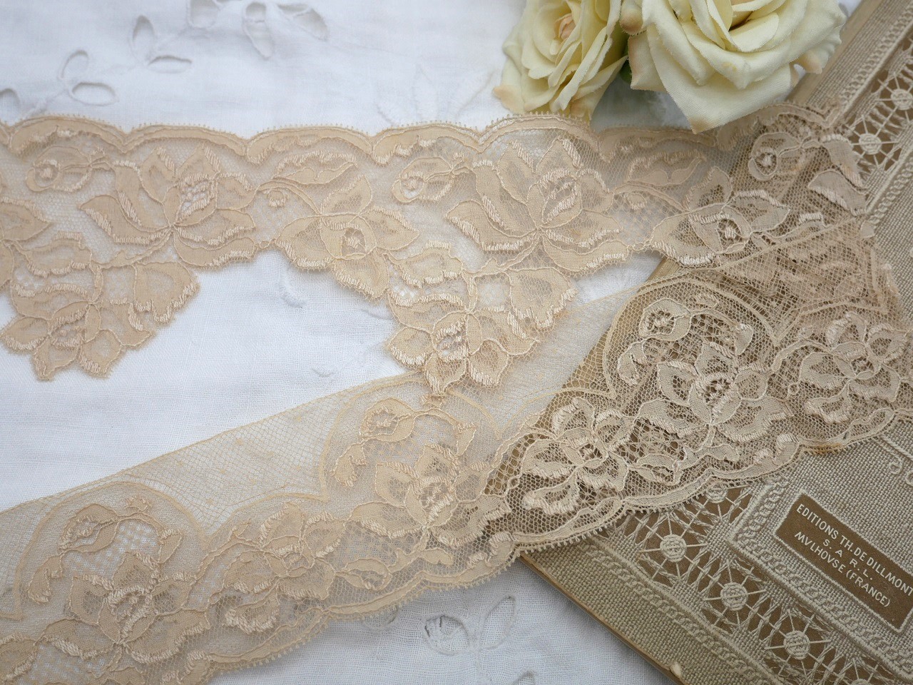 フランスアンティ―クベージュカレレースハギレ2点セット