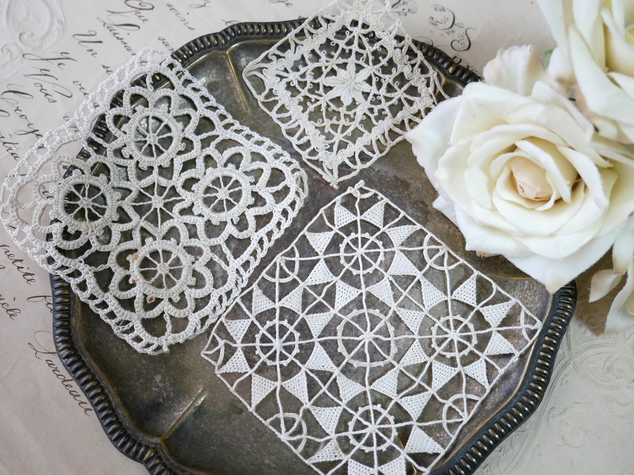フランスアンティークスクエアモチーフレース 3個セット