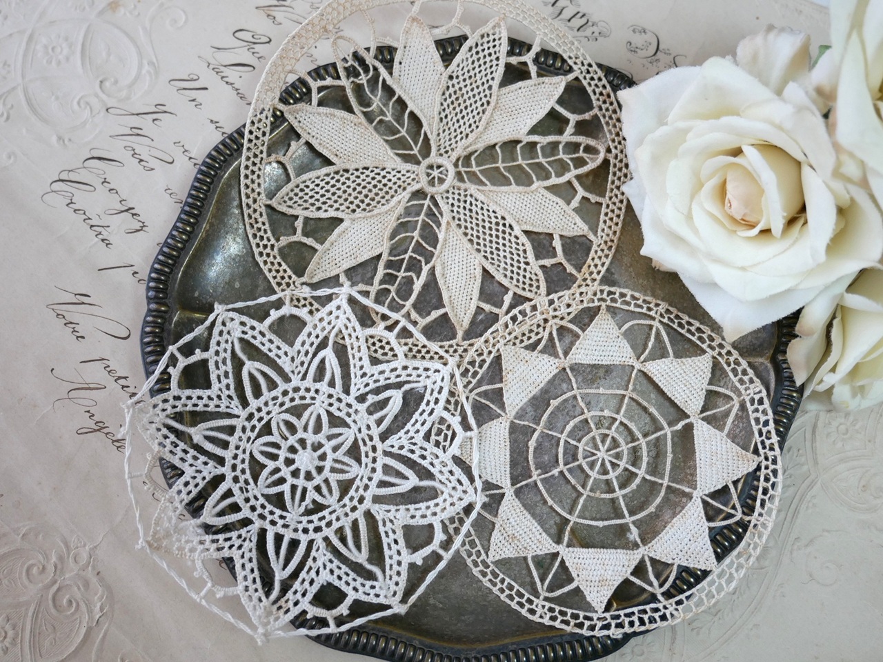 フランスアンティークラウンドモチーフレース 3個セット E