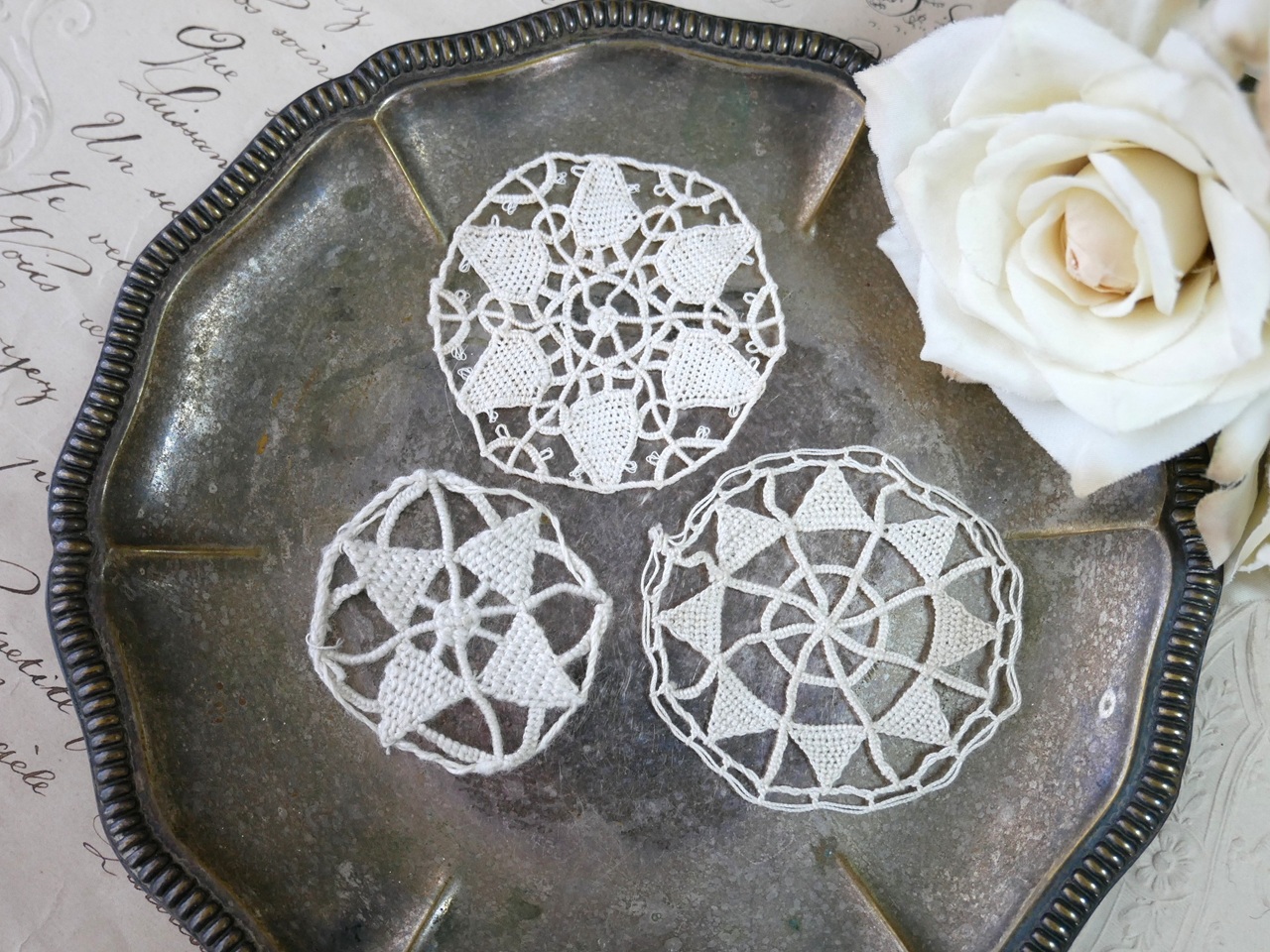 フランスアンティークラウンドプティモチーフレース 3個セット A