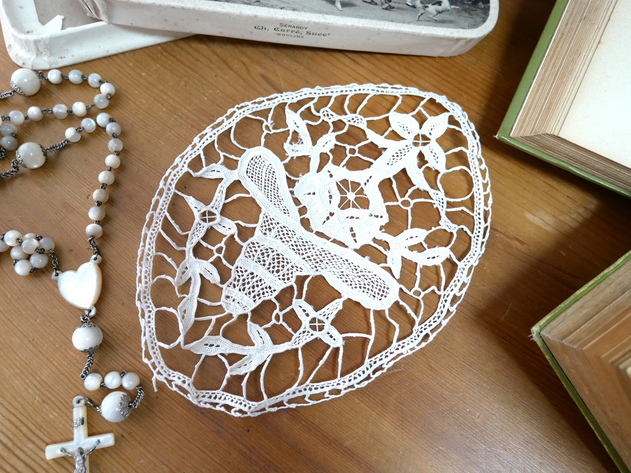 フランスアンティークオーバルフラワーデザインモチーフレース