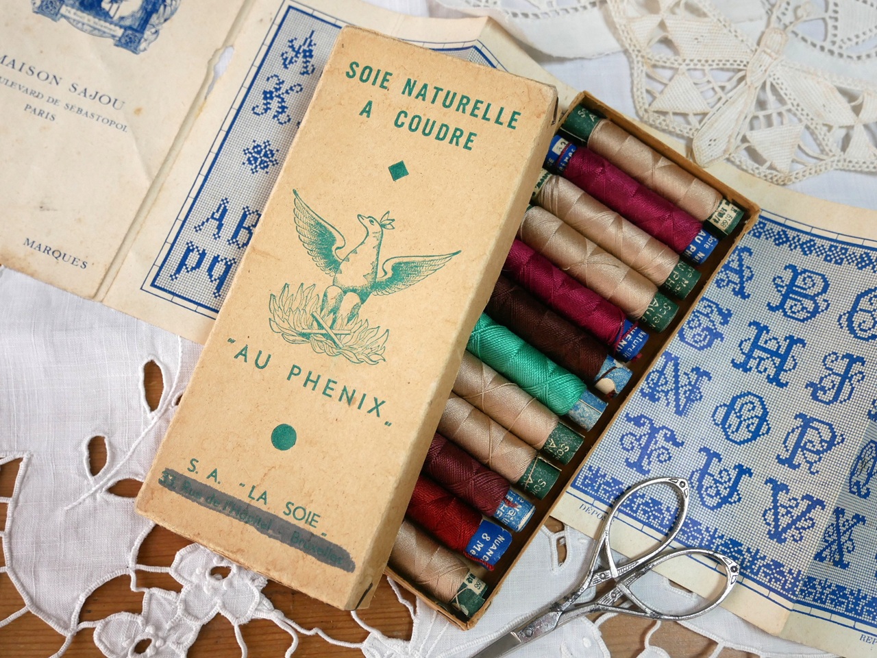 フランスアンティークボックス入り天然シルク糸巻きアソートセット