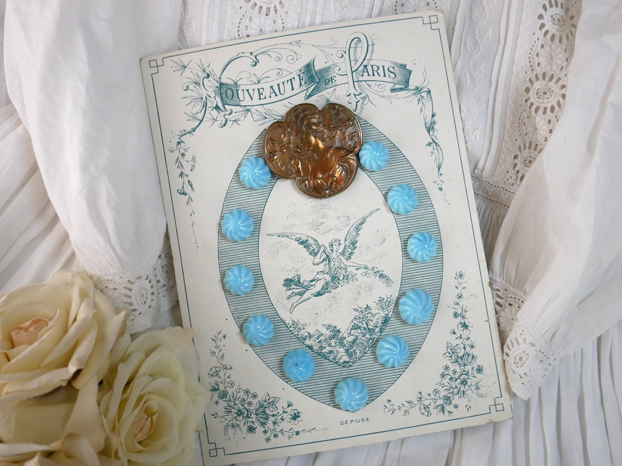 フランスアンティークガラスボタンとメタル貴婦人モチーフボタンシート