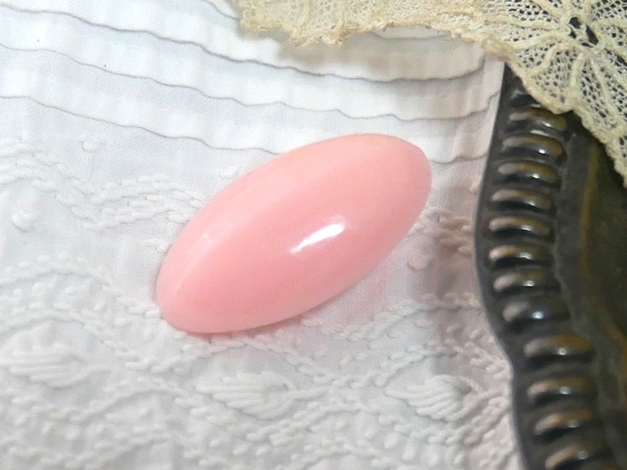 フランスヴィンテージマーキス型ピンクボタン（2.1cmX1.1cm）