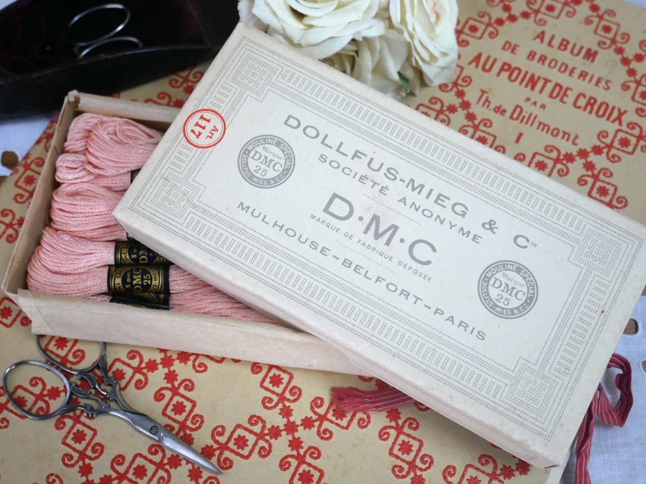 フランスアンティークDMCボックス入りピンク刺繍糸セット754