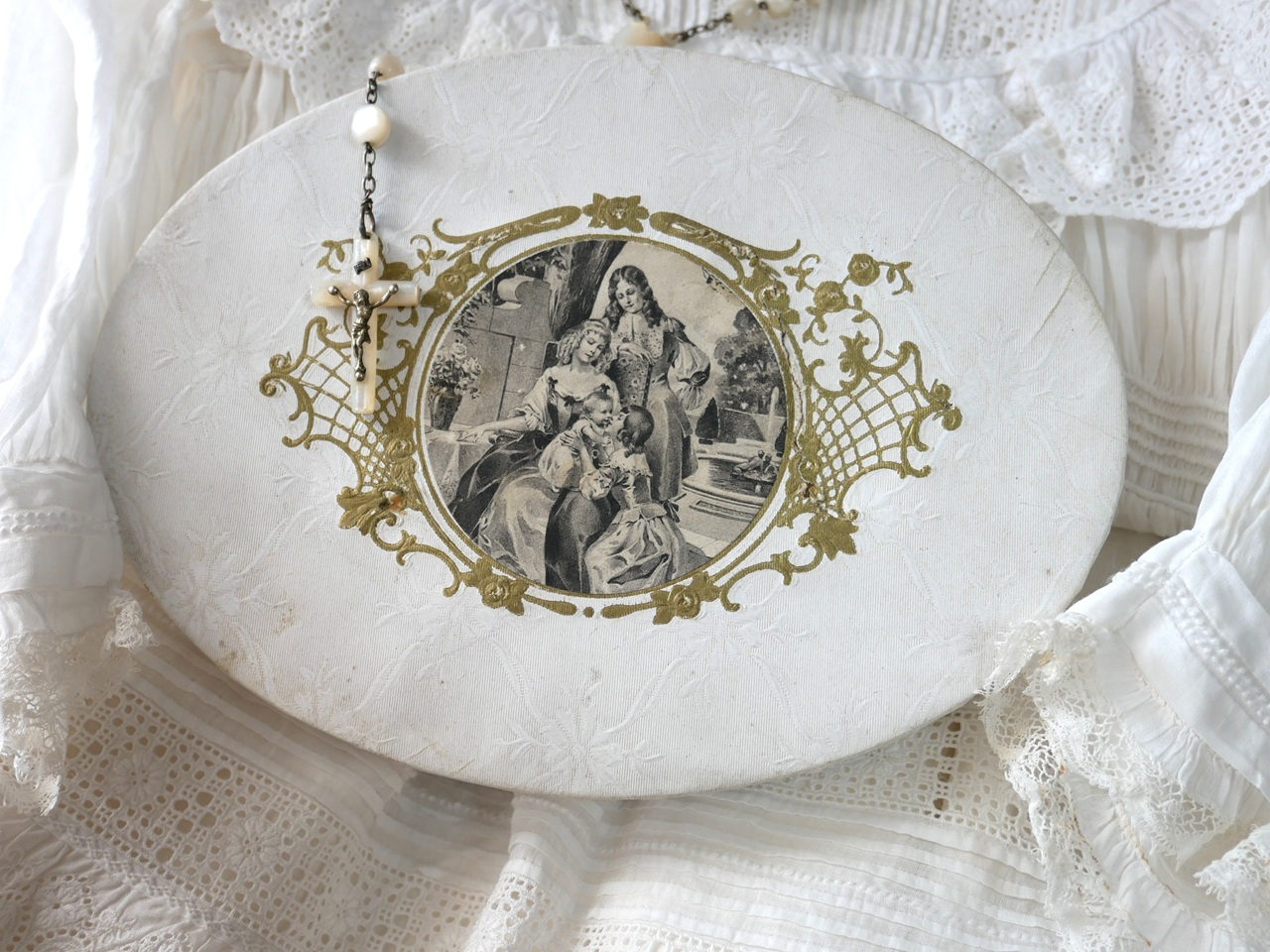 フランスアンティークオーバルドラジェボックス