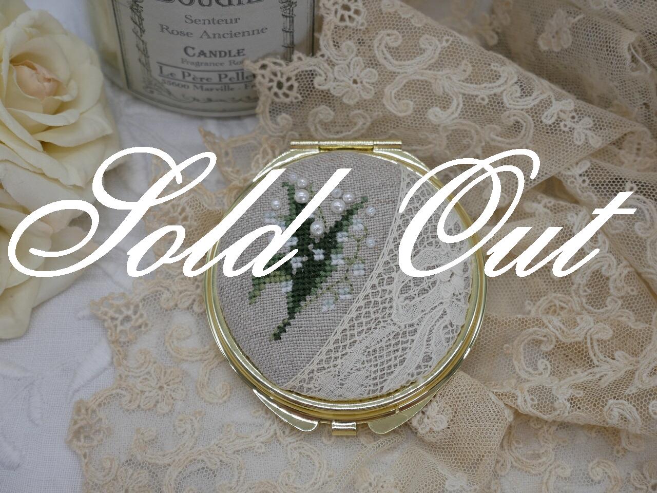 すずらんクロスステッチとビーズ刺繍入りアンティークレースコンパクトミラーC