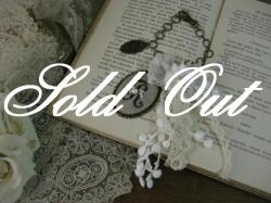 イニシャル刺繍とアンティークレースのバッグチャーム（Marron/R）