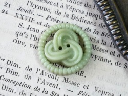 フランスアンティークプラスチックボタン（Vert clair）