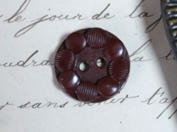 フランスアンティークプラスチックボタン（フラワーシェイプブラウンS/L051）