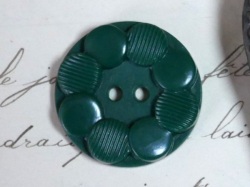 フランスアンティークプラスチックボタン（フラワーシェイプグリーンL/L027）