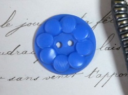 フランスアンティークプラスチックボタン（フラワーシェイプビビットブルーM/L024）