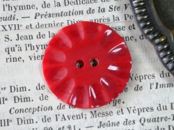 フランスヴィンテージレッドベークライトボタン LL（直径2.7cm）