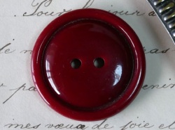 フランスヴィンテージラウンドダークレッドプラスチックボタンLL（直径2.7cm）
