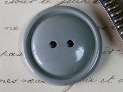 フランスラウンドプラスチックボタン（ミディアムグレーLL）