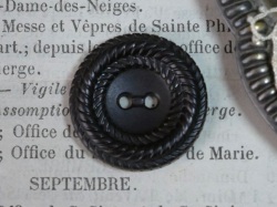 フランスアンティークプラスチックボタン（ダークグレイッシュブラウンP52）