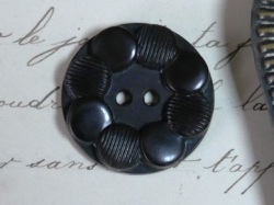 フランスヴィンテージフラワーシェイプダークグレイッシュブラウンプラスチックボタン（L直径2.2cm/L032）