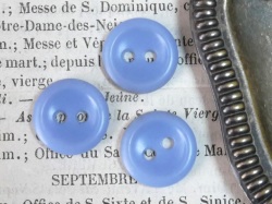 フランスプティプラスチックボタン3個セット（シエルブルー）