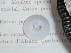 フランスプラスチックデザインボタンS（クリアホワイト /T1）