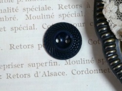 フランスプラスチックデザインボタンS（ダークグレイブルー /T17）