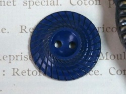 フランスプラスチックデザインボタンM（ダークインディゴブルー /T35）