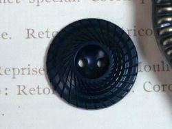 フランスプラスチックデザインボタンM（ダークグレイブルー /T37）