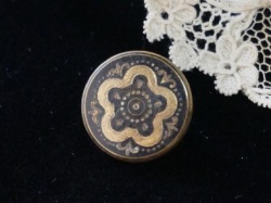 フランスアンティークメタルデザインプティボタンD（直径1.2cm）