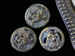 フランスアンティーク透かしレリーフメタルミニボタン3個セット（直径1.3cm）